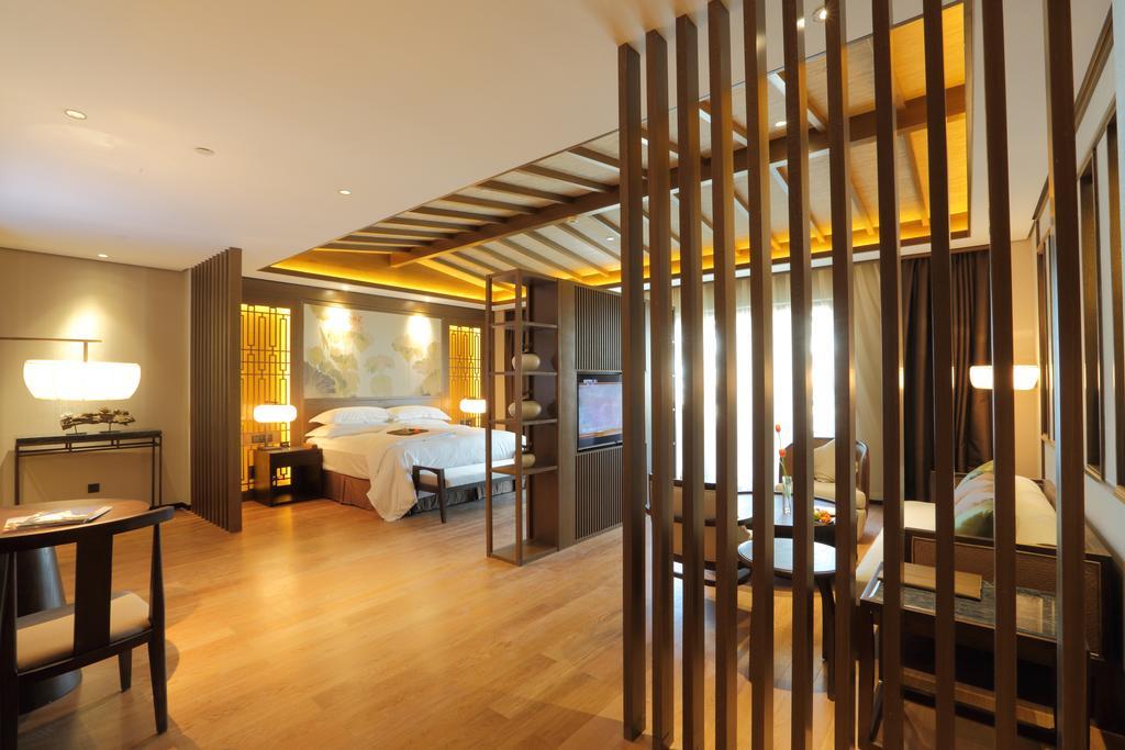 S&N Zhejiang Linhai International Hotel Room photo