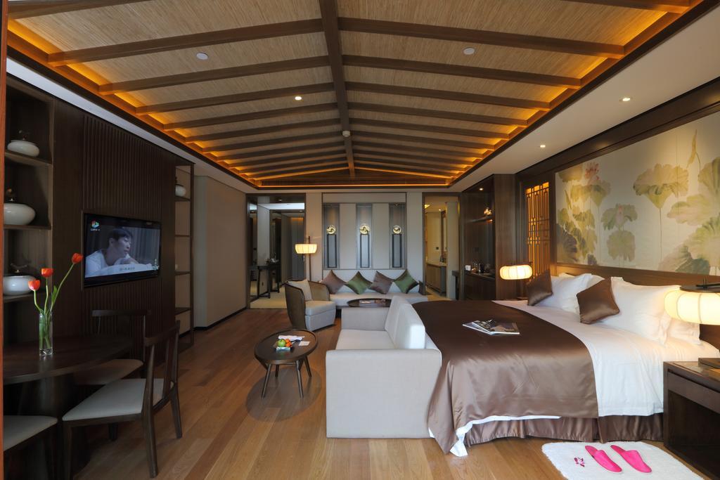 S&N Zhejiang Linhai International Hotel Room photo
