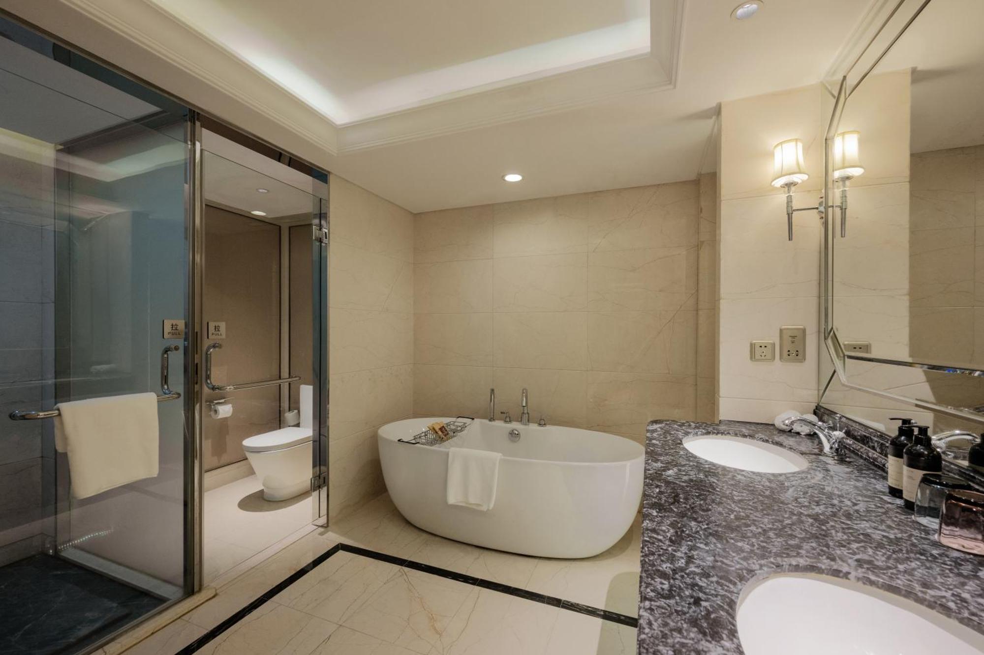 S&N Zhejiang Linhai International Hotel Exterior photo