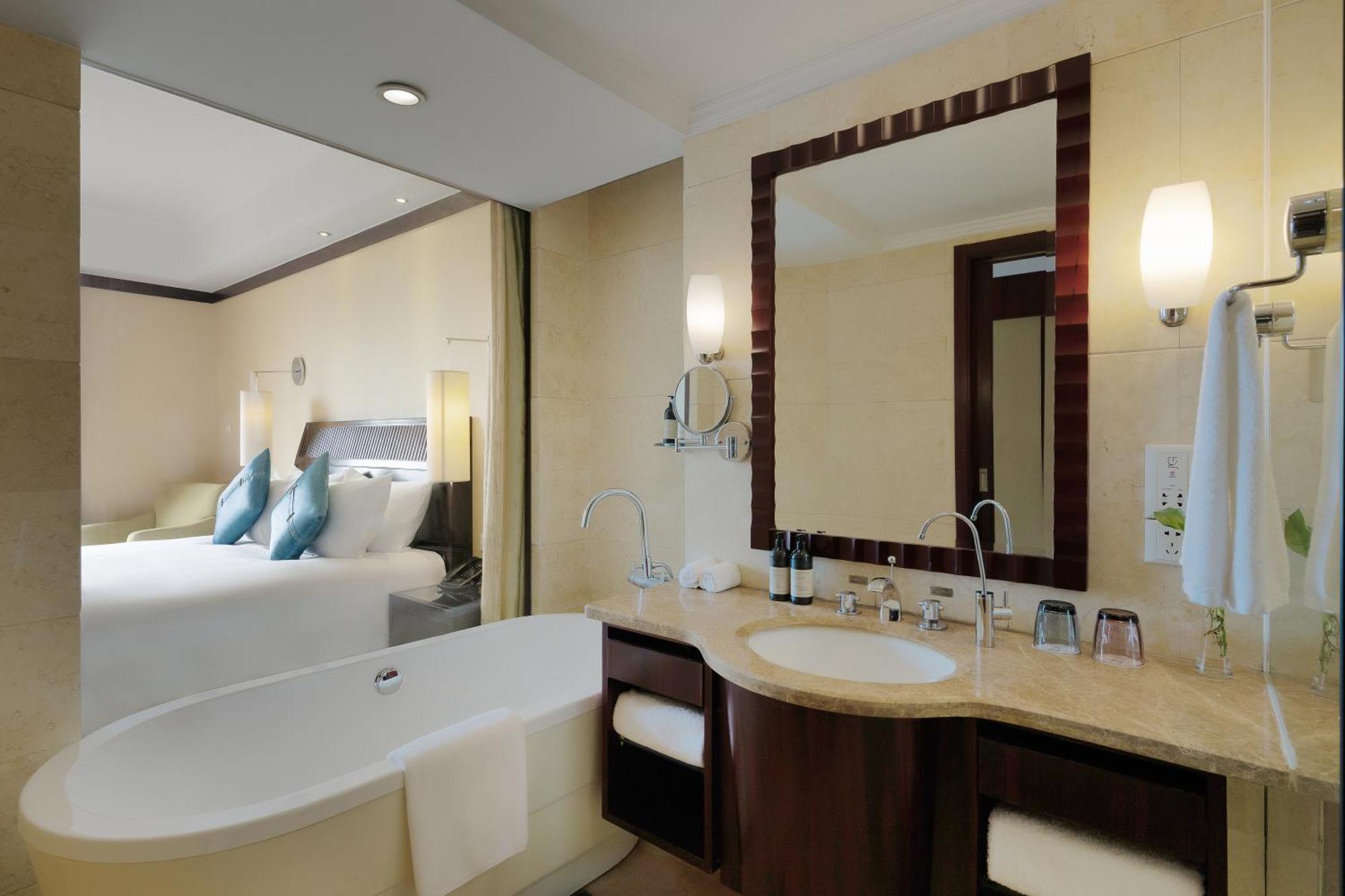 S&N Zhejiang Linhai International Hotel Exterior photo