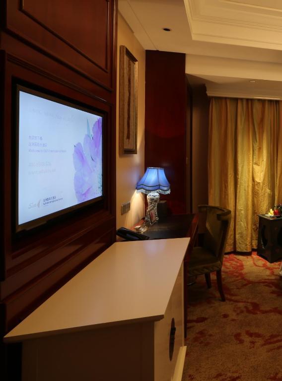 S&N Zhejiang Linhai International Hotel Exterior photo