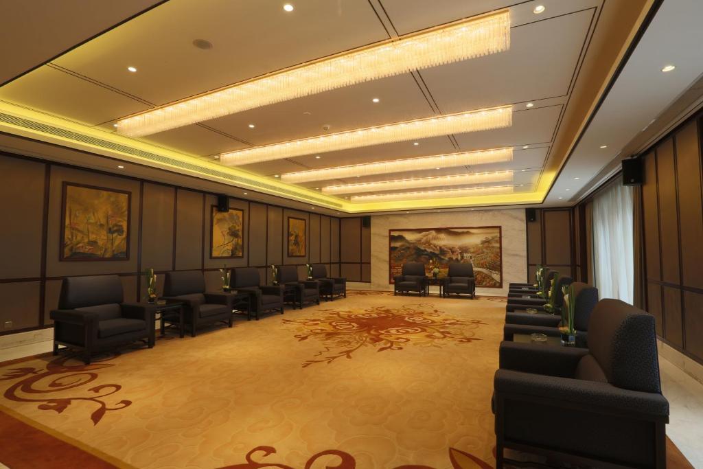 S&N Zhejiang Linhai International Hotel Exterior photo