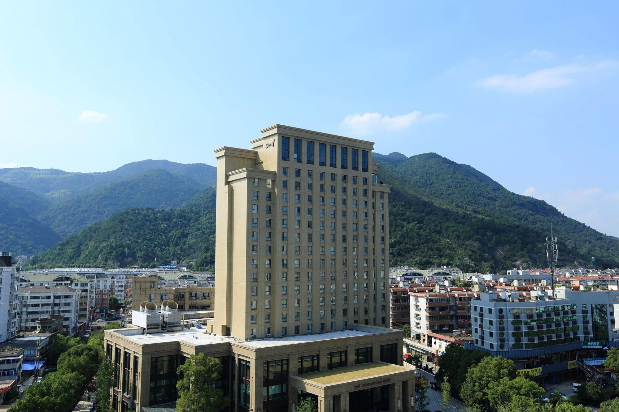 S&N Zhejiang Linhai International Hotel Exterior photo