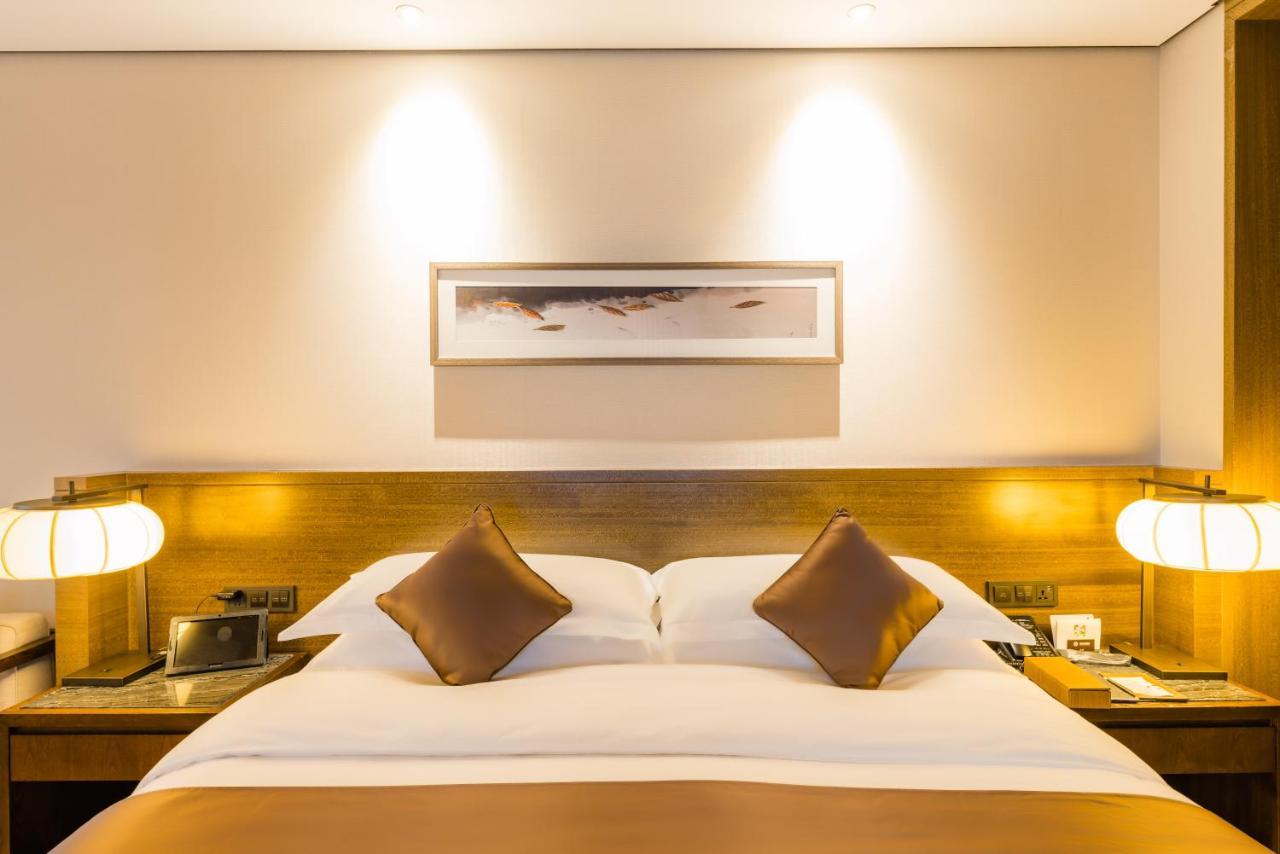 S&N Zhejiang Linhai International Hotel Exterior photo